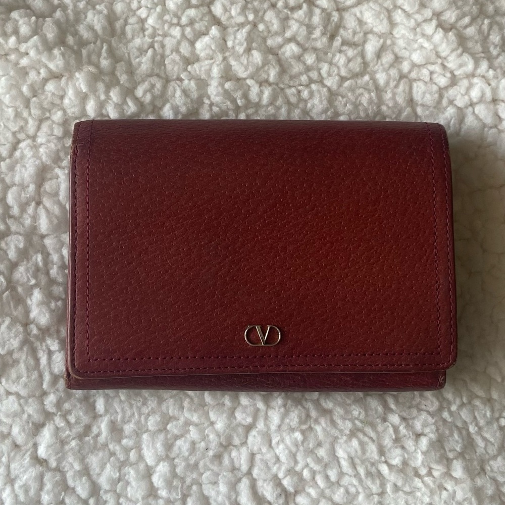 VALENTINO GARAVANI BURGUNDY BI-FOLD WALLET